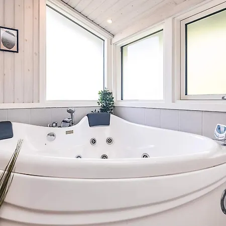 4 Star In Vaeggerlose Holiday home